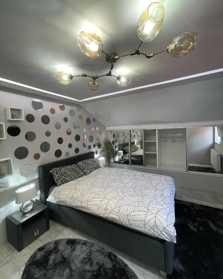 Deyinn Guest House Centrum Turda Buitenkant foto
