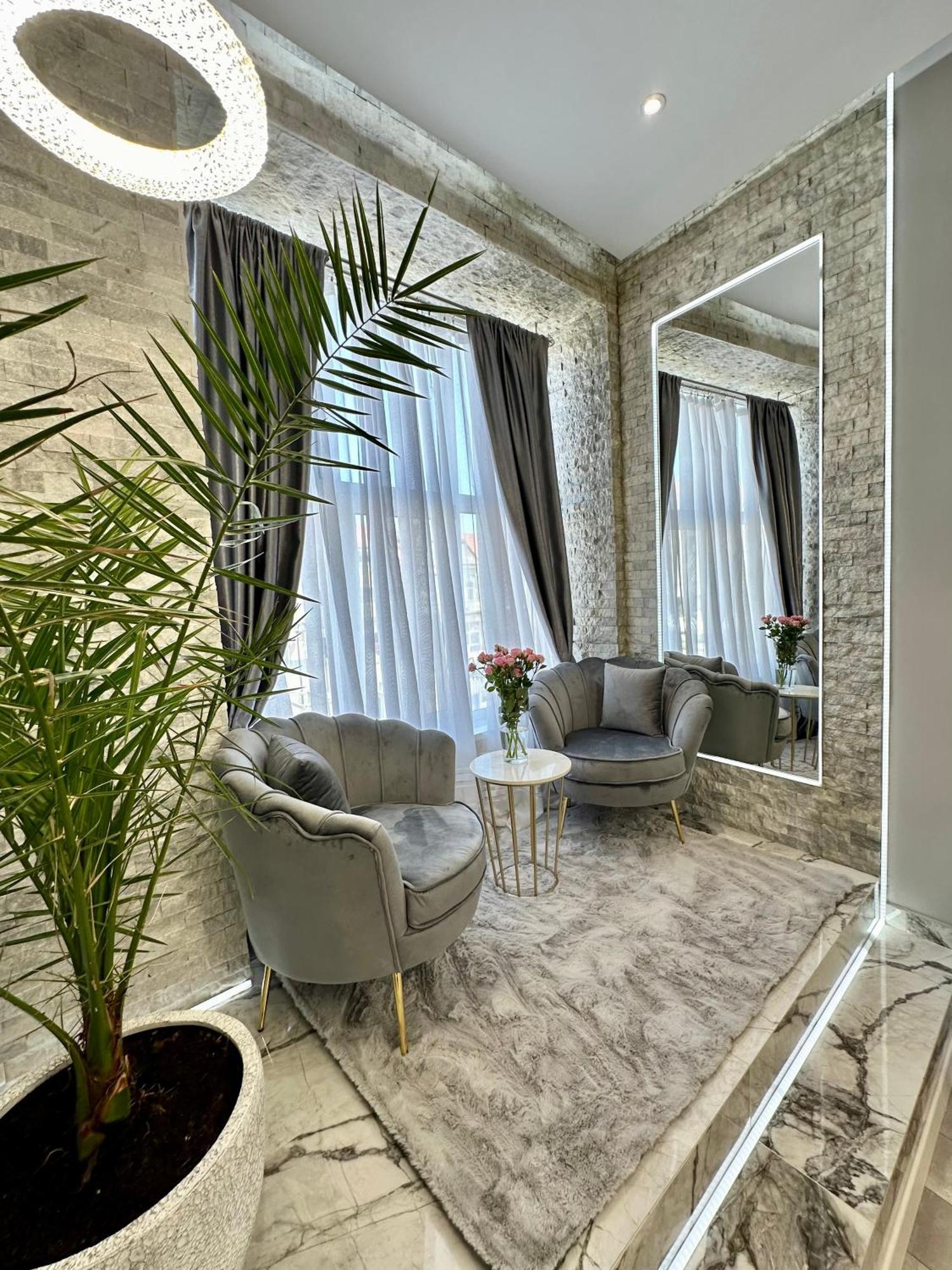 Deyinn Guest House Centrum Turda Buitenkant foto